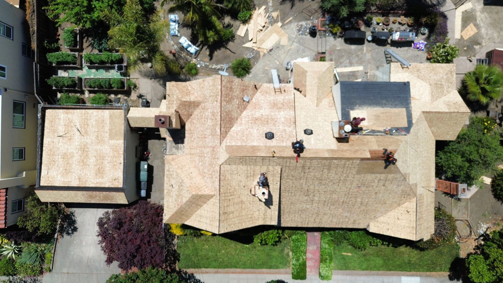 Wide view of the finished Lafayette roof