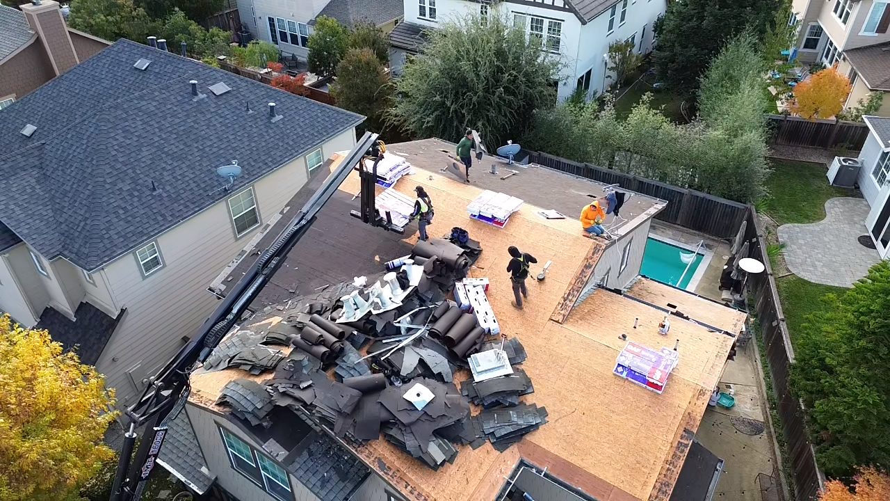Material delivery to the roof on a Clayton project